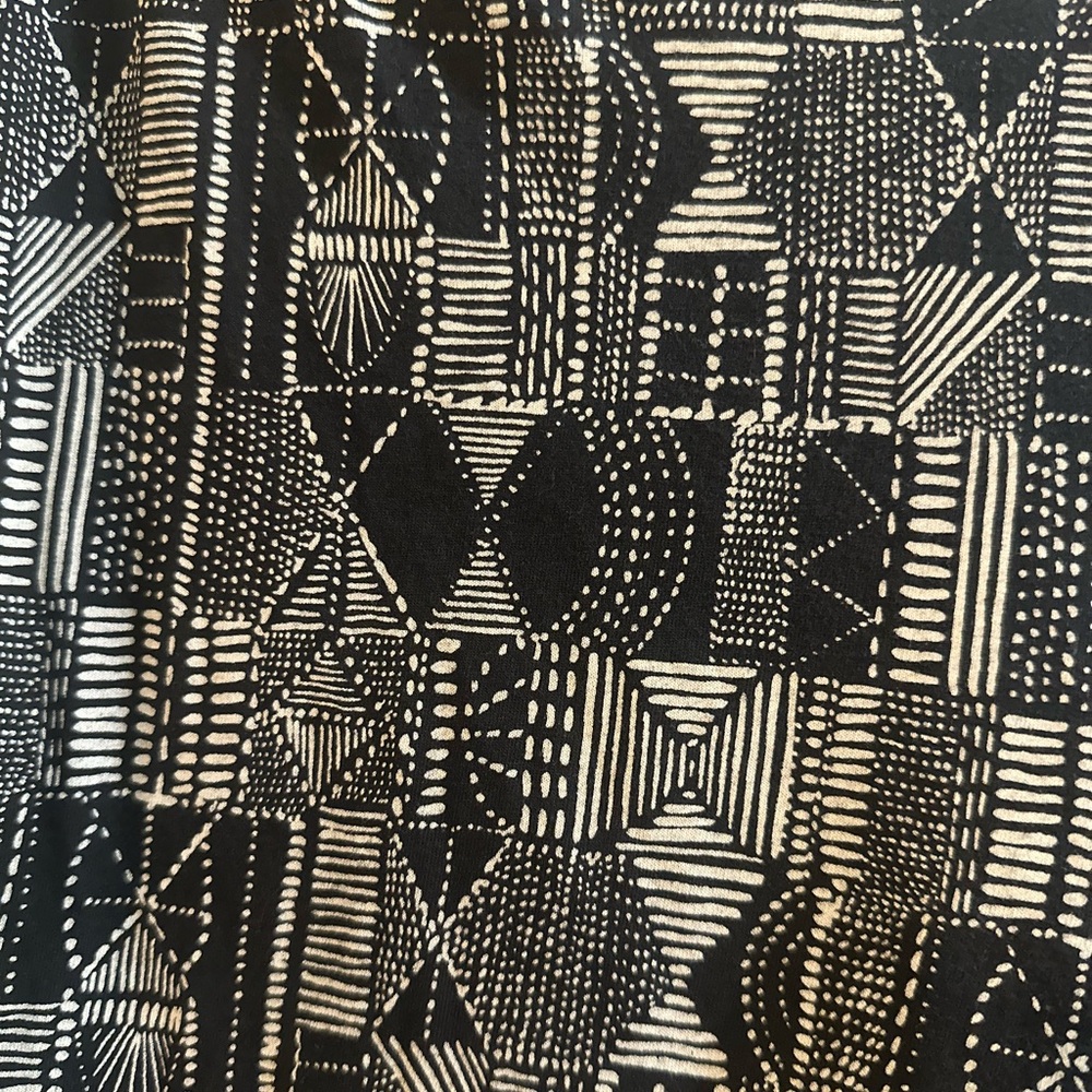 Torrid Black and Cream Patterned Leggings - Picture 4 of 7